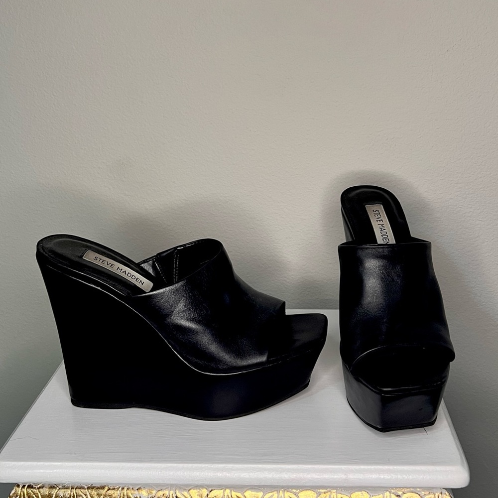 Steve Madden slip wedge size 7